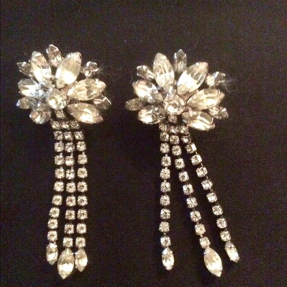 Jewelry - Vintage Stunning vintage tasseled Rhinestone earnings.